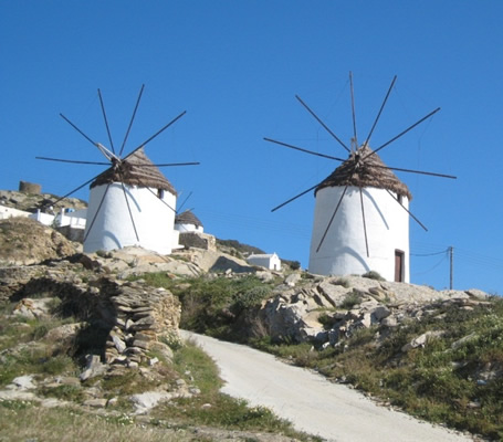 'Windmills in Ios island, Cyclades, Greece', Stefanos Kofopoulos [CC-BY-SA-2.0 (http://creativecommons.org/licenses/by-sa/2.0)]